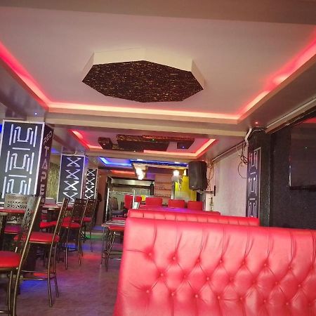 Royal Prince Hotel, Meru Luaran gambar